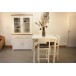 Vitrine +Table Haute 90x90 + 4 Tabourets Hauts (ALTHEA)