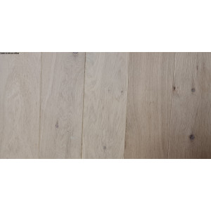 Plancher en chêne rustique A